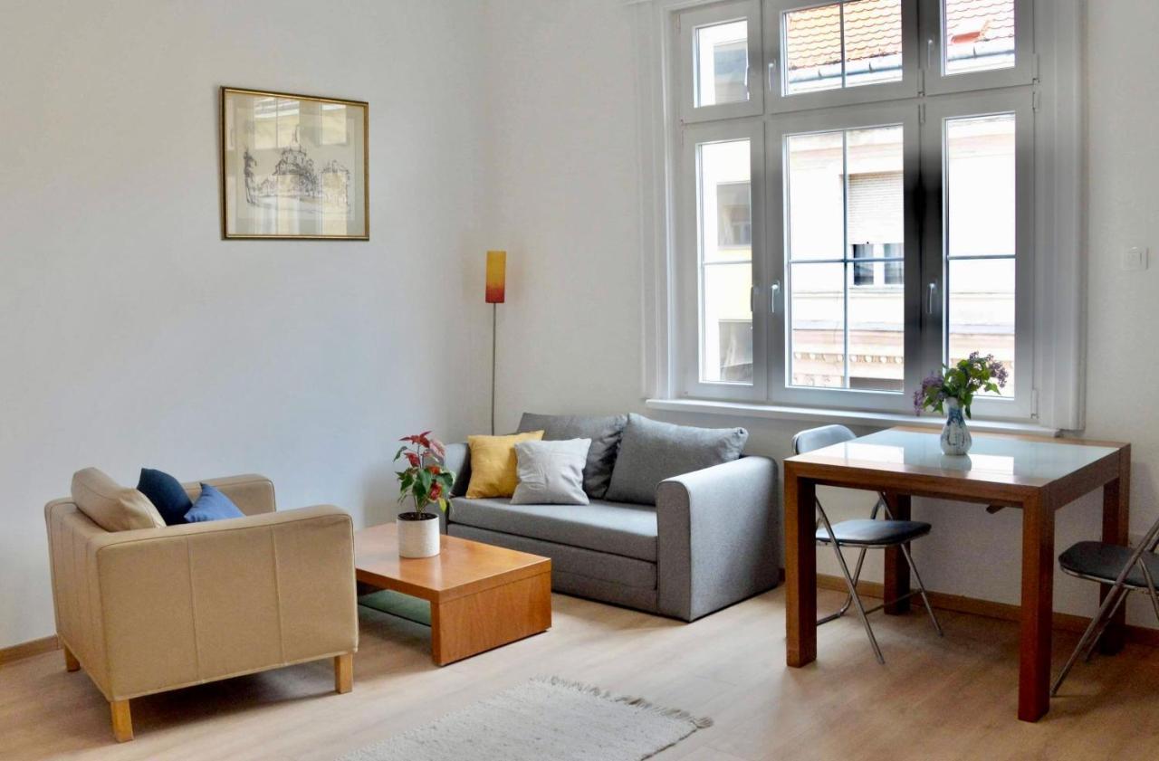 Apartament Nick's Apartment-spacious, And Quiet, By Margit Bridge